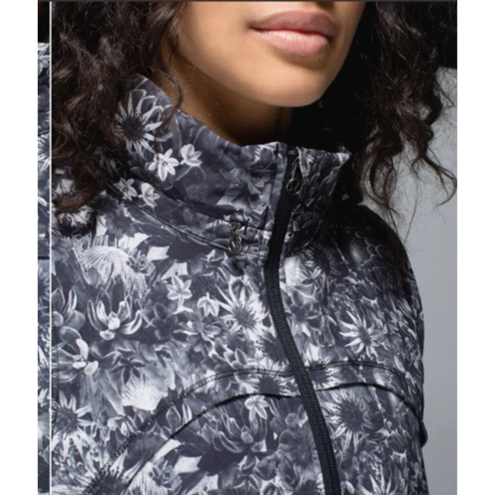 Lululemon Bring Back The Track‎ Jacket Womens 4 Flowabunga Black Grey Angel Wing